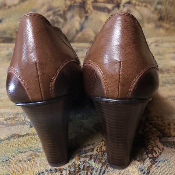 Two Lips - Picture 2 of 5